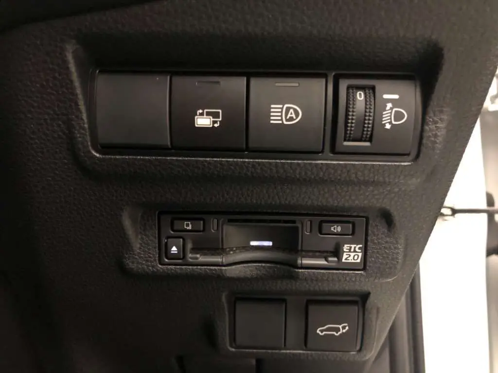 Corolla Cross 2023 Z Pearl ZVG13-1002199 (7).webp