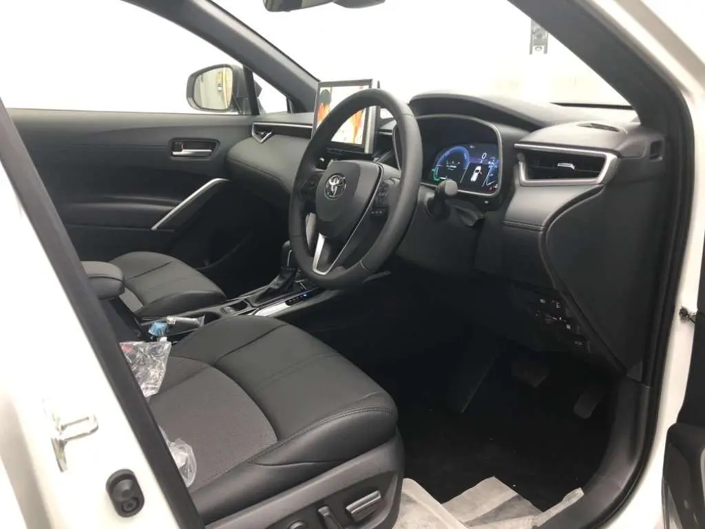 Corolla Cross 2023 Z Pearl ZVG13-1001658 BK SR (5).webp