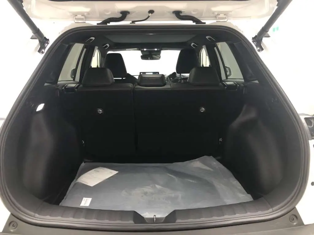 Corolla Cross 2023 Z Pearl ZVG13-1001658 BK SR (9).webp