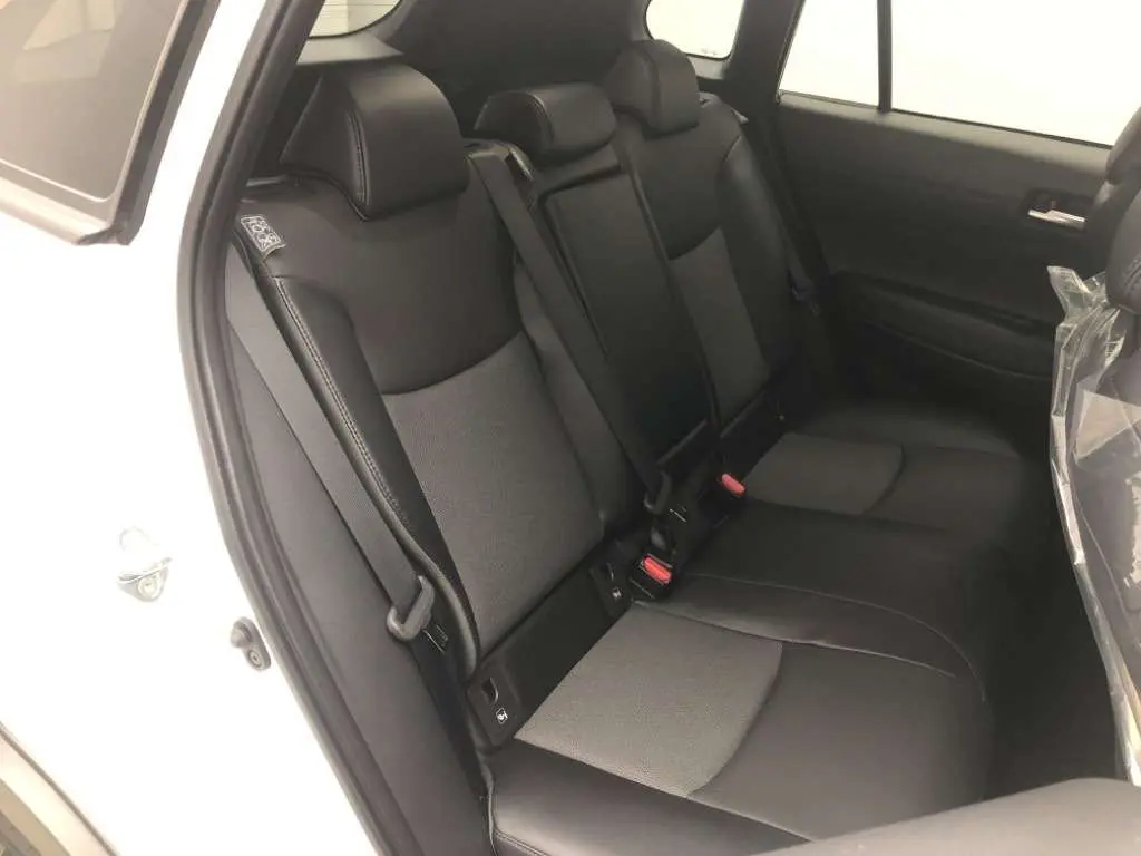 Corolla Cross 2023 Z Pearl ZVG13-1001658 BK SR (7).webp