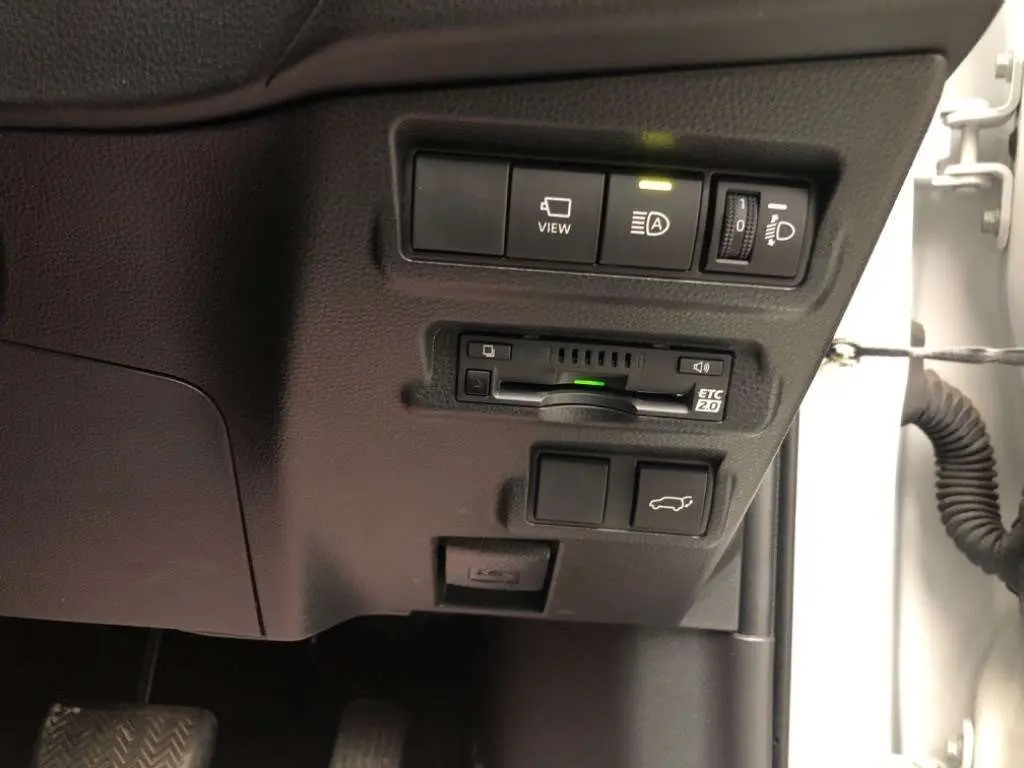 Corolla Cross 2022 Z Pearl ZVG11-1048104 (5).webp