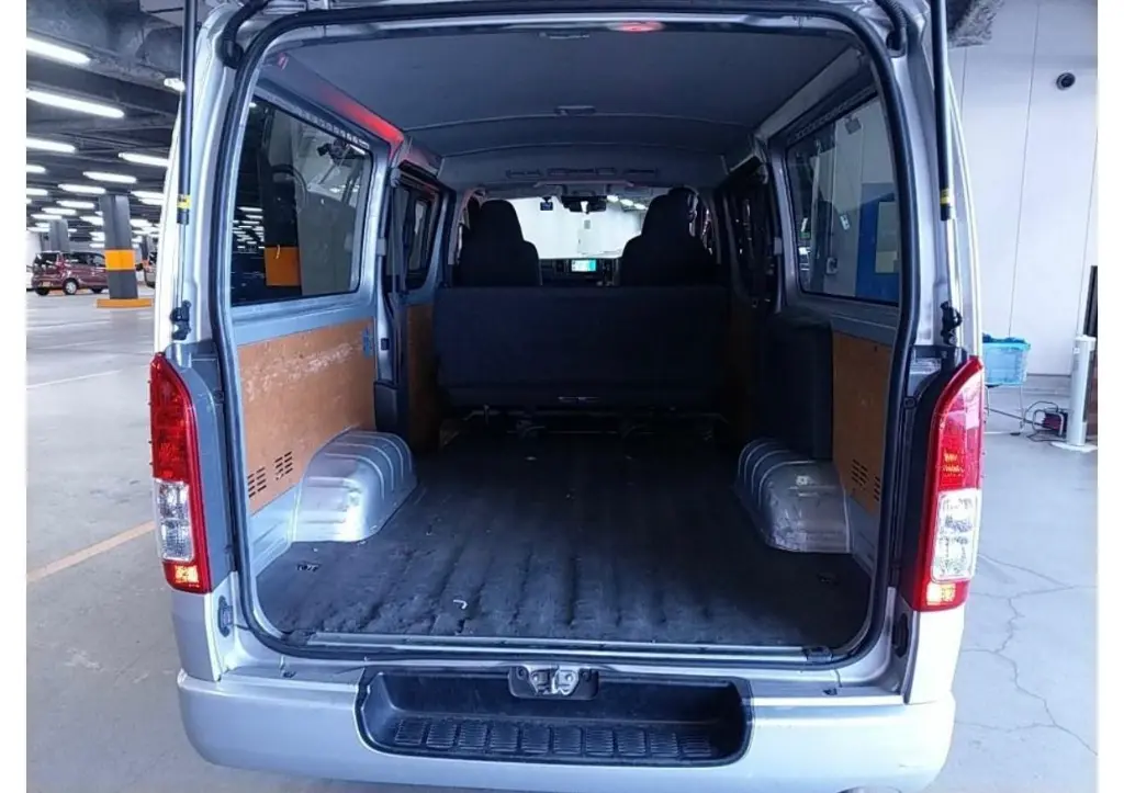Hiace 2020 GL (HS DA) Silver TRH200-5043618 (6).webp