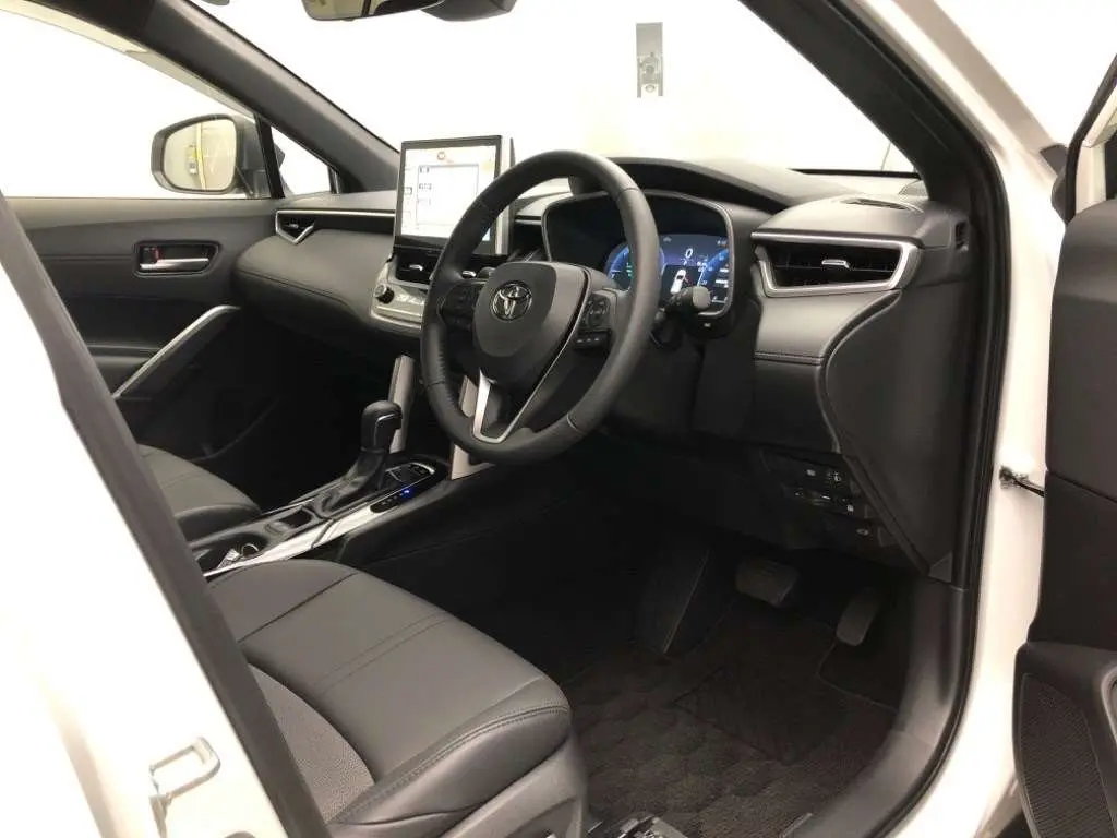 Corolla Cross 2023 Z Pearl NS ZVG13-1002849 (5).webp