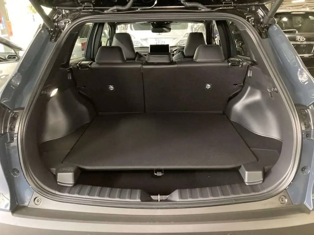 Corolla Cross 2025 Z Massive Grey ZVG13-1071442 (8).webp